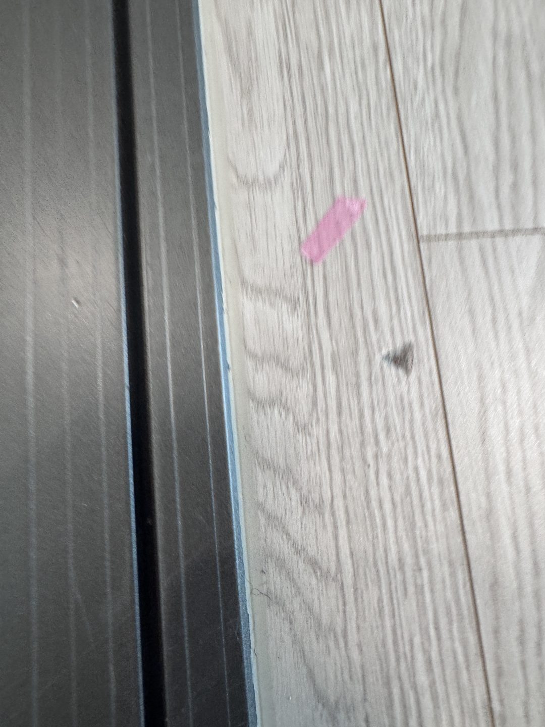 평택 창틀 레일 앞 찍힌 마루 부분 복원 시공 전