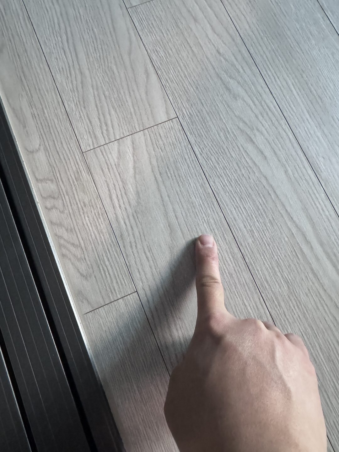평택 창틀 레일 앞 찍힌 마루 부분 복원 시공 후
